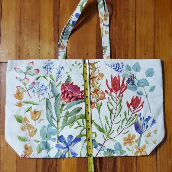 Estee Lauder floral bag. NWOT. - Picture 7 of 8